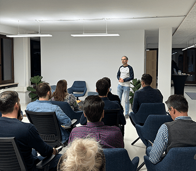 Björn Walter hält einen Vortrag bei einem Meetup von Sidepreneur